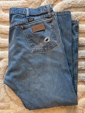 Wrangler Men’s Light Blue Relaxed Denim Jeans